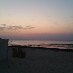 Parfois ça vaut le coup de se lever de bonne heure... lever du soleil au dessus des tentes 